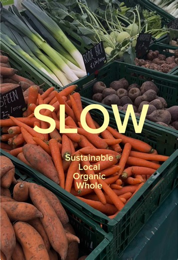 🥕🥬 Did you know SLOW stands for sustainable, local, organic and whole? By keeping these words in mind during your weekly grocery shopping, you can already make a nice impact. Try to eat seasonally, buy food that grows locally, look out for pesticide-free organic products and and cook with fresh vegetables instead of processed and pre-cut food. Good luck!!🍋🍇🫛🥒🌽🧄🫜 #lavenderaprons #slowfood #slowlife #sustainableliving #ecotips