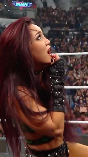 With a Pop Rox to Iyo Sky, Roxanne secures her spot in the Women’s #MITB Ladder Match! ➡️💼🪜 #WWERaw