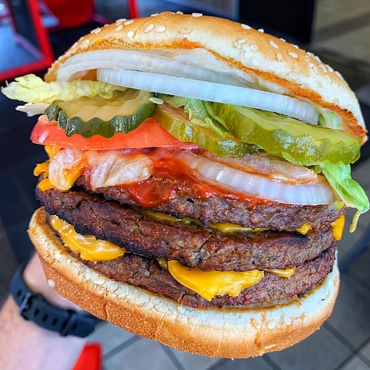 Burger King's new Impossible Whopper Is Completely MEATLESS! 🌱🍔👑 | Foodbeast