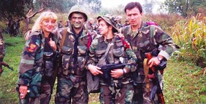 (VIDEO) POGLEDAJTE KOLIKO JE HRABRA BILA U OLUJI! Heroina 'Gromova' mjesec dana nakon ovoga dobila je 4 snajperska metka. Preminula je prvog dana prosvjeda - Dnevno.hr