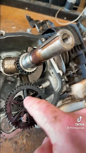 Plastic Briggs Timing Gears 👎 #smallenginemechanic #mower #lawnmower #tool #diy