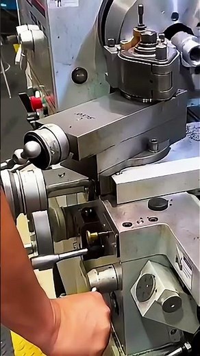 @abom79 threading in his Precision Matthews TL-1660 lathe