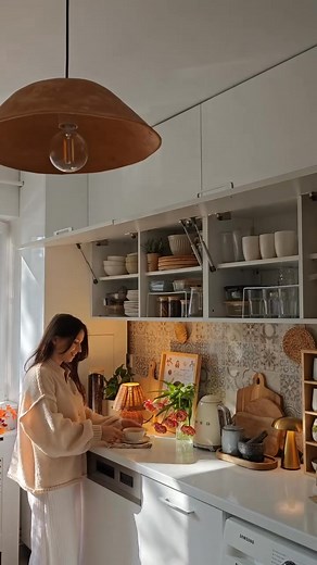 Noiembrie e luna dedicată ritualurilor delicioase! 🤍☕️Și pentru că Black Friday pe tchibo.ro ține toată luna, ai timp să-ți alegi în ritmul tău tot ce îți trebuie pentru un coffee corner cozy: cafea, capsule, espressoare, accesorii. 👉 Descoperă ofertele pe https://tchibo.ro/collections/promotii | Tchibo România