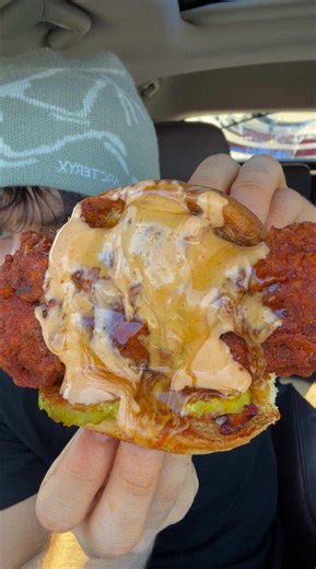 Dave’s Hot Chicken 😍🥵 @Dave’s Hot Chicken #daveshotchicken #crunchy #asmr #mukbang #mukbangeatingshow