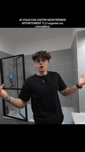 WANT TO TAKE YOU ON A TOUR OF MY FIRST APARTMENT?! (I'm having a housewarming party)