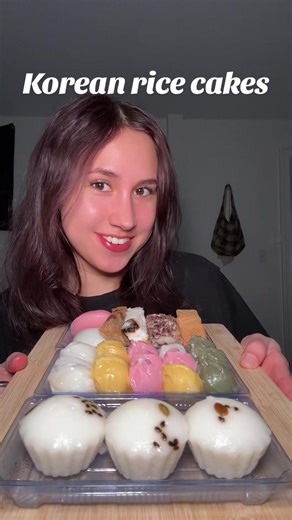 Eating a bunch of different Korean rice cakes! I love these sm the texture is so satisfying to me #tteok #mukbang #foodasmr #koreanfood #ricecake