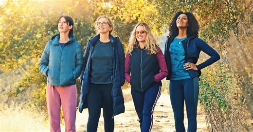 Al borde: la serie de Netflix que refleja con humor los conflictos de cuatro amigas de la mediana edad - La Tercera