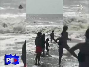 🔴 ATENCIÓN | PISCO: JOVEN CASI SE AHOGA POR INGRESAR AL MAR A PESAR DE FUERTE OLEAJE. Pese a la prohibición del uso de playas emitidas por el Gobierno, un joven se salvó de morir tras ser arrastrado por las olas en la playa Malecón, en Pisco, a donde ingresó a nadar un rato. Surfista Victor Matías Ramos quien practicaba deporte en playa fue quien sin dudarlo luchó contra la corriente para salvarle la vida a joven que pedía ayuda. Gracias a la rápida actuación del ING. Pesquero Victor conocido c