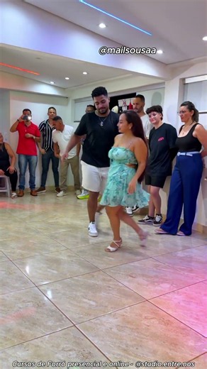 DANÇOU COM TODAS AS MULHERES DA FESTA @mailsousaa