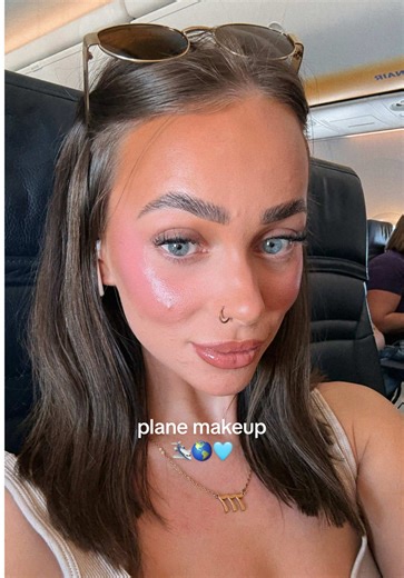 Creative Plane Makeup Ideas for Travelers