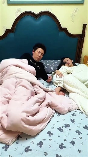 Oh my goodness, it’s freezing sleeping with Mom! #love #funny