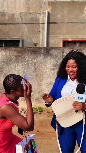 🎂✨ Ce matin, j’ai voulu vérifier quelque chose… Merveille, une ancienne étudiante de P-A-G (Pénielle Art Graphique) fête son anniversaire aujourd’hui. Mais ce n’était pas juste une visite surprise. Je voulais voir si elle avait gardé les valeurs qu’on lui a inculquées chez nous : 👉 La ponctualité 👉 Le professionnalisme 👉 La discipline Je me suis levée tôt. À 7h30, j’étais déjà en route. À 7h58, j’étais devant son lieu de travail. Je l’ai appelée… Elle était déjà au bureau. 🥹👏🏾 Aujourd’hui