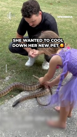 Daughter of two zookeepers inherited their extreme passion 🐍 | Super Mommy