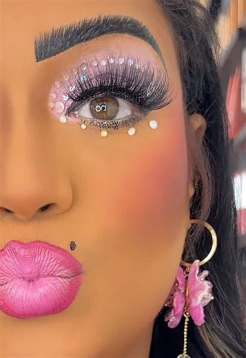 🍒🍓 Cherry Strawberry Lip Combo: • Lip Liner: MAC Beet • Lipstick: MAC Snob • Gloss: Juvia’s Place Lip Gloss Tutti Frutti