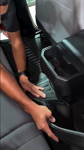 Instalando Alfombras Nuevas En Toyota Tacoma