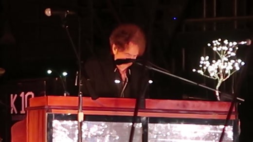 Watch Bob Dylan Cover the Pogues During Willie Nelson's Outlaw Tour