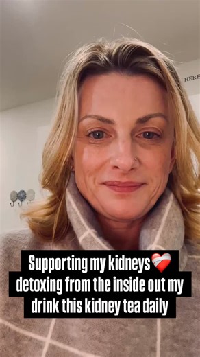 ✨ Supports the kidneys’ natural filtration process — helps the body release built-up acids and waste 🌿 Helps keep the lymphatic system flowing (your body’s drainage and immune network) 🍋 Promotes clearer skin and reduced puffiness by improving elimination pathways 🫶 Aids adrenal and hormonal balance by reducing internal stress on the body 💪 Supports urinary health and fluid balance — helping you feel lighter, clearer, and more energized 🌸 Encourages natural detoxification — gently, through 