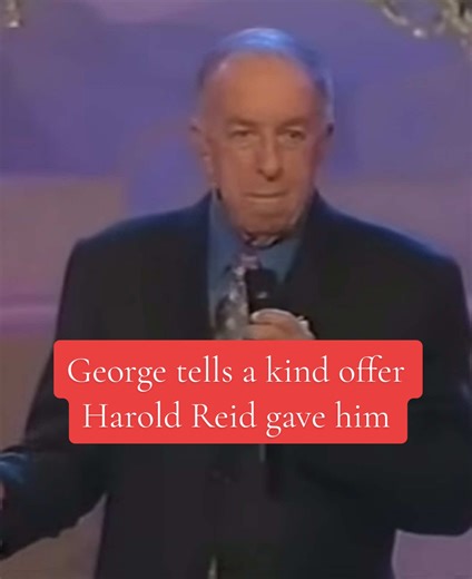 What a kind gesture this was that Harold Reid offered George! #georgeyouncebasssinger #southerngospel #gaitherhomecoming #basssinger #cathedralquartet