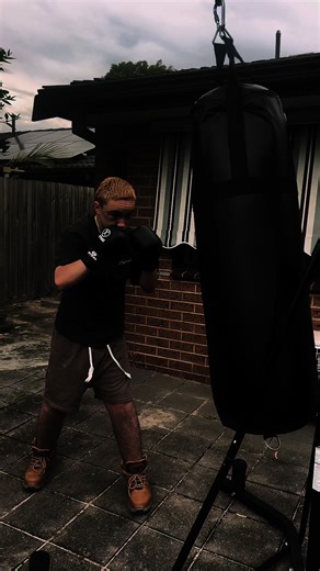 The boxing bag stand is actually so good. #fyp #workout #boxing #fitness #fighting (boxing/training in a safe environment with a professional)