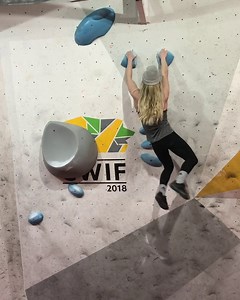 Who said you need your feet to climb? Shauna Coxsey smashes this challenging route completely footless 😮👊 💯 | Red Bull Adventure