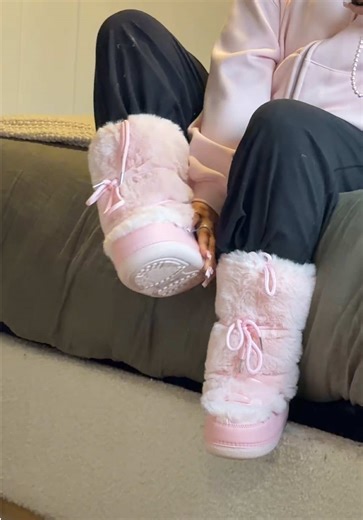 Adorable Baby Pink Snow Boots for Comfort and Style