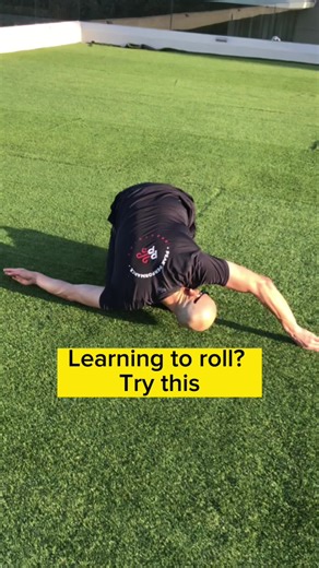 Learning to roll? Follow these steps 👍 #strengthtraining #rolling #functionalfitness #breathwork #breathingexercise #functionalbreathing #functionalbreath #strengthconditioning #bodyconditioning #bodyweight #calisthenics #bodyweightexercise#russianmartialart #pushup #systema #peakperformancebreath #peakperformancebreathing #peakperformance #forwardroll #martialarts #mma #bjj #groundwork