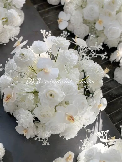 Elegant White Floral Wedding Centerpiece Ideas