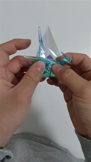 An origami crane transforms into a dragon!?