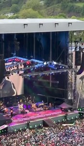 No way 😂😂 Bruce Springsteen sang this Christmas classic in Cork last night after a fan requested it! 🎄🎸🎅 Thanks to https://x.com/wrcgerardquinn & https://x.com/springnuts_ for the fab footage! | Cork's 96FM