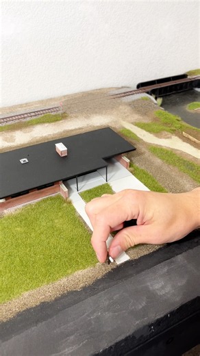 Creating a model house scene for my layout #modelrailroad #modeltrains #hoscale #diorama #scalemodel