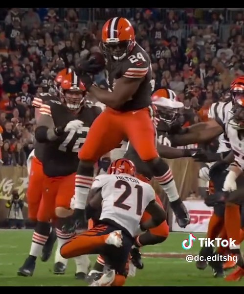 The art of the Hurdle 💫 #nfl #footballhurdle #hurdle #fypシ #trending #blowthisup #viral #football #capcut