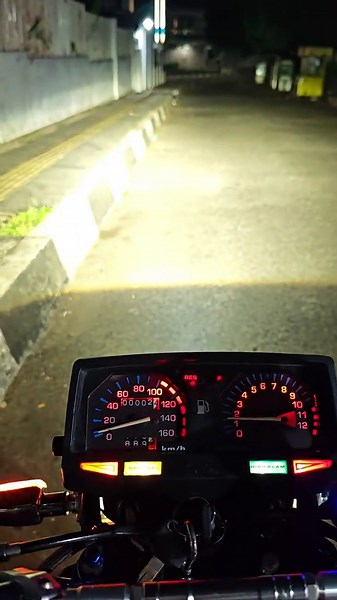 Modifikasi Speedometer Digital GL Max: Tampilan Standar & Aksen Seni