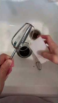 Cleaning Rusty Mixing Spoons with Coca Cola