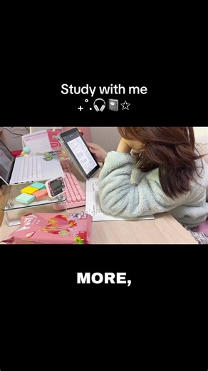 How I study to make sure i actually learned the material : Step 1: Be clear about the goal. Not “study more”, but what result you actually want. An exam score, finishing a chapter, understanding one concept properly. Step 2: Break the subject down. Large topics feel overwhelming. Smaller parts are manageable. Focus on one idea, one chapter, or one question type at a time. Step 3: Use one main resource. Jumping between too many books or videos slows learning. Pick one reliable source and stick wi