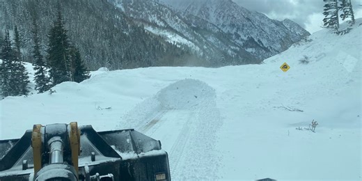 Avalanche temporarily strands more than 1,000 people at popular Utah ski area