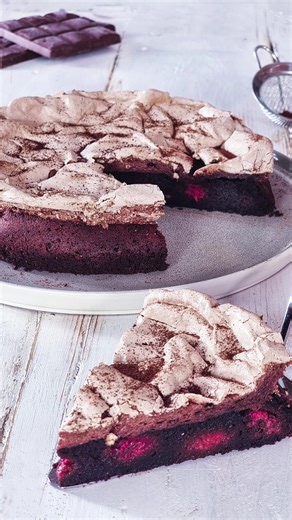 This Flourless Chocolate Raspberry Meringue Cake is a sweet reminder that gluten-free can be utterly delicious! 🍰❤️ | Home Cooking Adventure