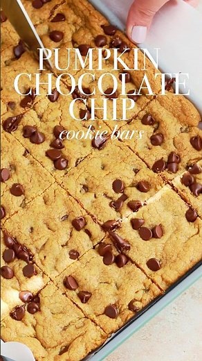 My favorite soft and chewy pumpkin chocolate chip cookie bars 🧡 #cookies #baking #bakingrecipes