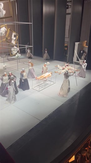 🗡 Impossibile non riconoscerla, Walkürenritt, la Cavalcata delle Valchirie. Die Walküre di Richard Wagner torna al Teatro San Carlo da domenica 16 aprile alle h. 17.00 con l'allestimento firmato Tiezzi/Paolini vincitore del Premio Abbiati nel 2006. Scopri di più sul cast e acquista il tuo biglietto qui 👇🏼 https://www.teatrosancarlo.it/it/spettacoli/die- walkure-22-23.html #diewalküre #opera #wagner #teatrosancarlo #napoli #lirica #napoli | Teatro San Carlo