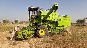 63K views · 1.3K reactions | balkar combine balkar 654 new harvester combine 2022 भूसा बनाने वाली मशीन  all crop harvester | Agriculture farmer | Facebook