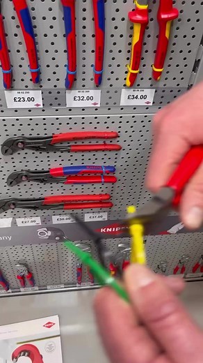 Don’t settle for anything other than the KNIPEX Diagonal plastic cutters for a smooth, flush cut of plastic and soft materials! Designed with a 45-degree angle and an opening spring, the 72 11 160 cuts precisely every single time! Check out Tim using the pair on cable ties! Effortless! #knipex #tools #pliers #madeingermany #handtools #toolsofthetrade #electrician #electricians #electricianlife #electriciantools | Knipex