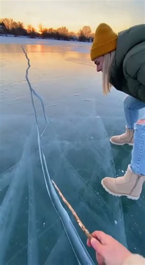 Winter fun 🧊 ❄️ #asmr #satisfying #funny #odlysatisfying #snow #ice #fyp