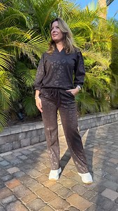 🔥 Deze wil je hebben. Punt. Een complete outfit die lekker zit én direct goed staat 🤎 Geen mix & match nodig — aantrekken en klaar ✨ 🐆 Trendy panterprint 👖 Comfortabele broek top 👌 Makkelijk te stylen, elke dag 💶 Nu voor maar €35,94 📏 Maten S-M & L-XL ⏰ Beperkte voorraad — op = op 👉 Bestel nu via de link ❤️ Like als dit jouw stijl is ➕ Volg ons voor meer deals & musthaves 🔗 https://www.dameskleding-webshop.nl/alle-dameskleding/dameskleding/jacky-outfit-panterprint-broek-top-choco-6459 #