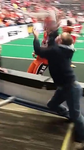 Never date football fans🏈🤣 | FailArmy