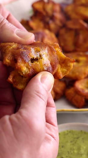 Crispy Tostones Recipe: Golden Fried Plantain Chips Perfect for Dipping!