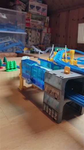 今天要為大家介紹的是 N700系新幹線「瑞穗／櫻花」F 編成！行駛於山陽與九州新幹線的 N700 系，最高時速可達 300 公里，以平穩安靜的乘坐體驗與先進的車體傾斜技術聞名。 #トミカ #新幹線