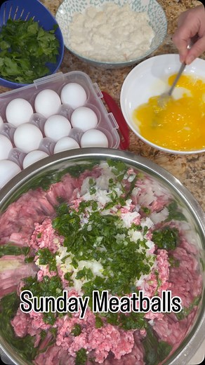My Sunday Meatballs 🇮🇹 Recipe: in a bowl use a 2lb mixture of ground beef, pork and veal. Then add in 3-4 garlic cloves minced, 1 large onion finely diced, a handful of fresh parsley, a good handful of grated Parmigiano Reggiano, about a cup of bread soaked in milk (gently squeeze out milk but keep it slightly moist) 4 beaten eggs and then salt and pepper to taste. I like using a large scooper to roll them in the same size. Bake them at 400 degrees for 20 minutes. Remove any fat from the meatb
