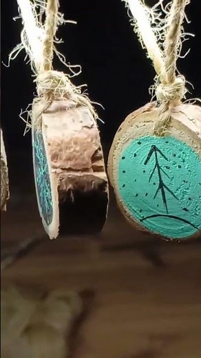 Easy Christmas Wood Slice Decorations (DIY)