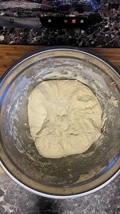 “Stretch & Folds vs Coil Folds: When to Use Each for Your Sourdough 🍞” Both stretch and folds and coil folds help build gluten structure in sourdough, but they shine in different situations: 👉 Stretch & Folds: Perfect for doughs with lower hydration (65-75%) or when you’re working with stronger flours. They give a good stretch, making the dough more elastic and organized. Use these early in bulk fermentation when your dough can handle a more assertive approach. 👉 Coil Folds: Best for higher h