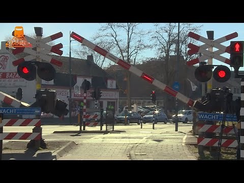 DUTCH RAILROAD CROSSING - Helmond - Mierloseweg - Railcam Netherlands