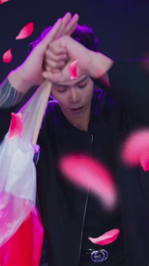 Elegant Chinese Traditional Dance Performance